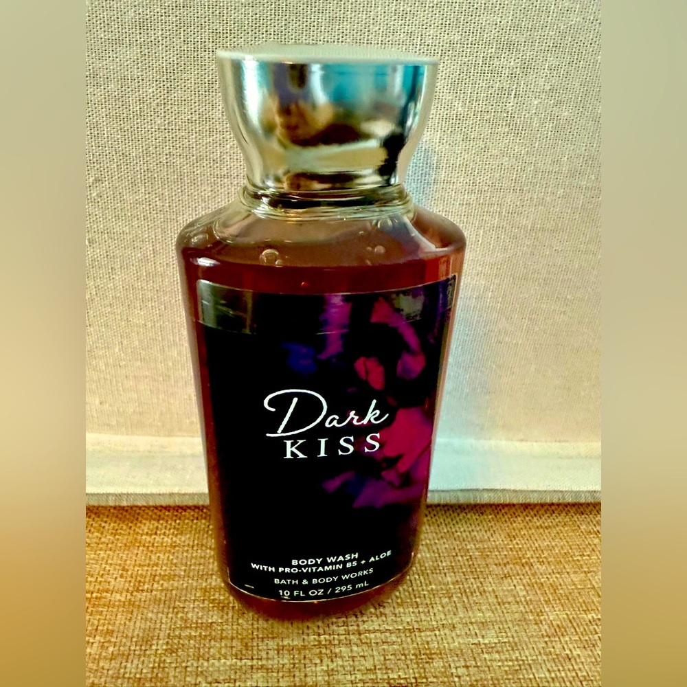 Bath & Body Works DARK KISS - 10 OZ Body Wash - Seductive & Mysterious! 💋🌑🌹🔥